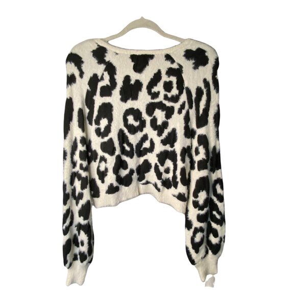 Rue 21 Black/White Fuzzy Cheeta Print Cropped Sweater Size M - Picture 2 of 3